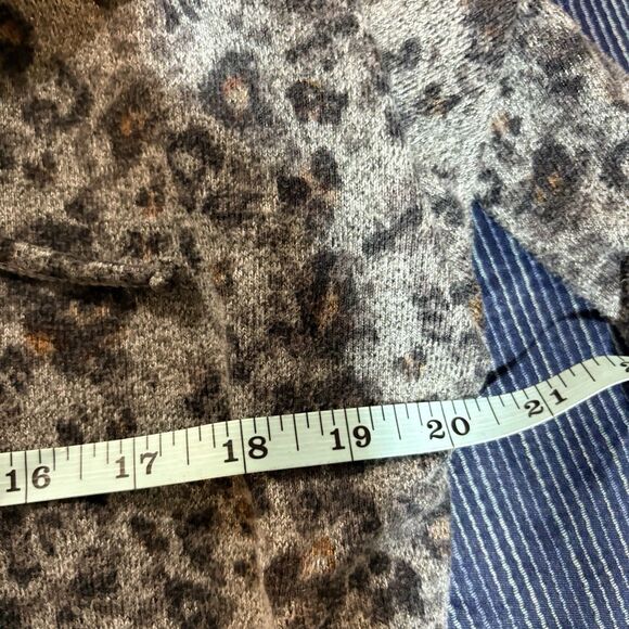 Maurices Gray Leopard Print Cowl Neck Pullover Sweater Women’s XS Cozy Fall - Picture 6 of 8